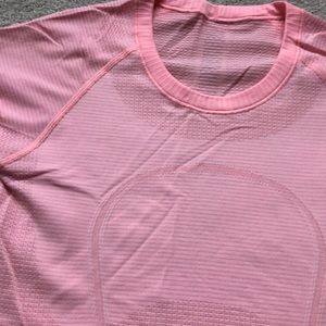 lululemon athletica Tops - Lululemon Swiftly Tech Short Sleeve lululemon athletica Tops - Lululemon Swiftly Tech Short Sleeve